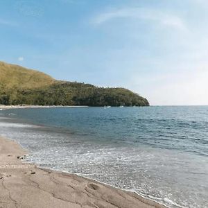 RedDoorz Hostel @Megans Paradisio Beach Resort